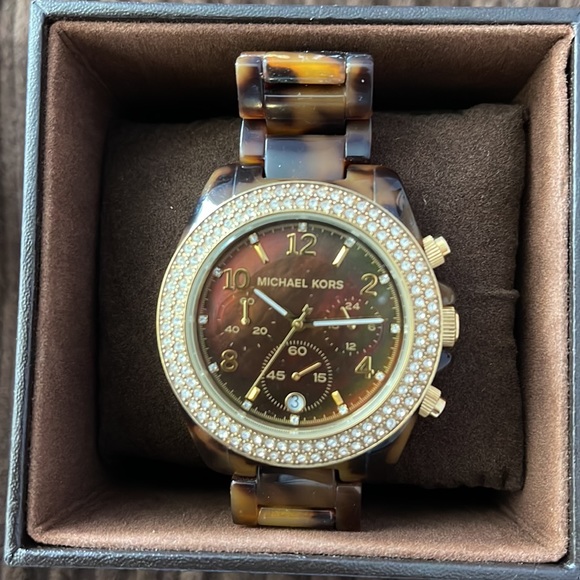 Michael Kors Tortoise Shell colored watch - Picture 6 of 7